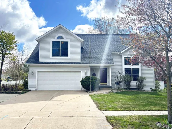 $375,000 | 512 West Grand Avenue, Mount Pleasant, MI 48858