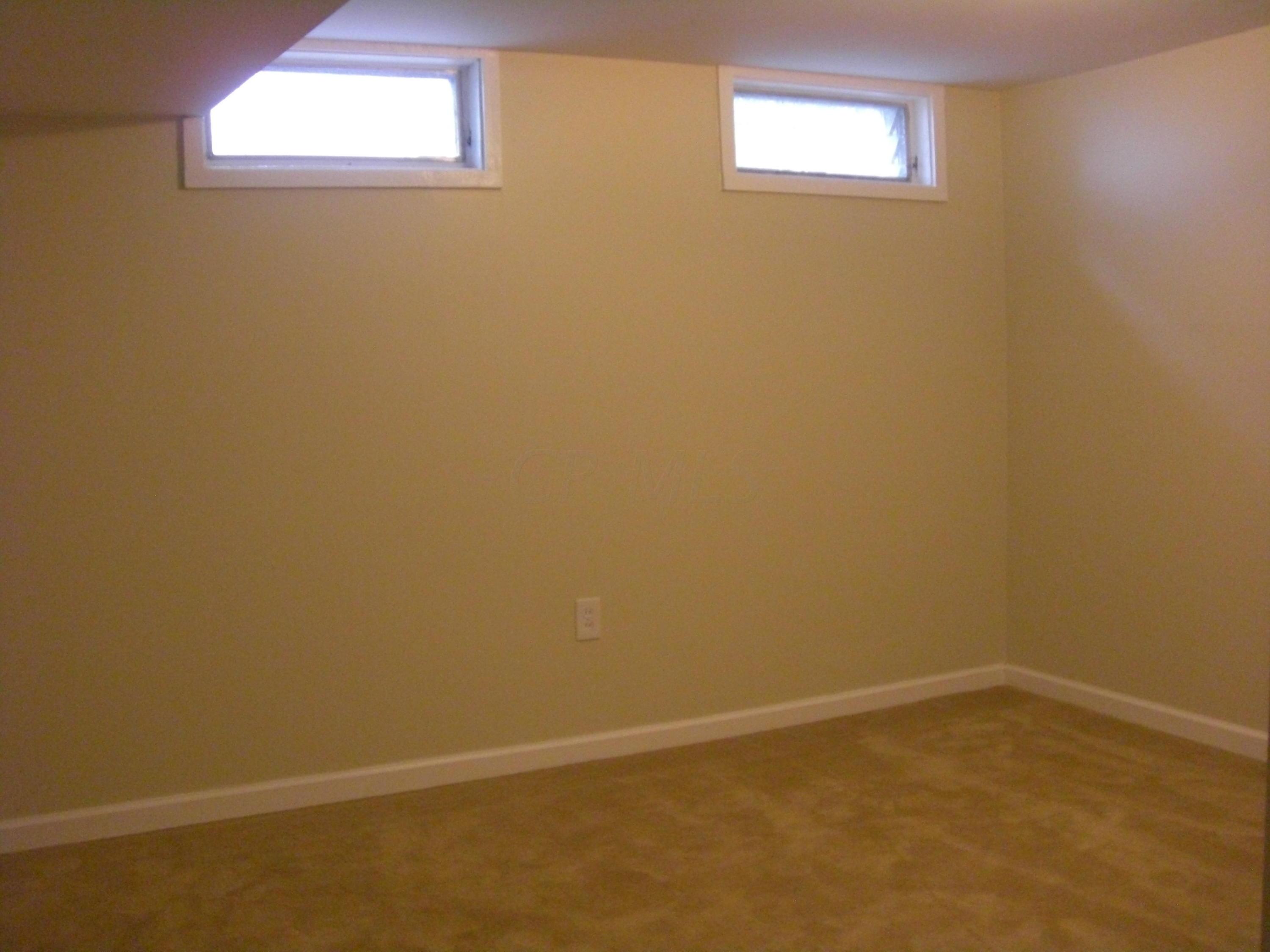 1807 Fleming Road Columbus, OH 43232 - Photo 6 of 11 Gallery Image 6