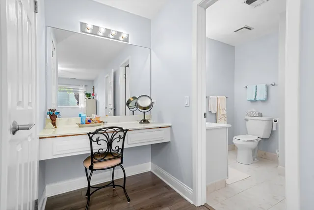 $299,900 | 136 Wolcott Court, Unit O2, Schaumburg, IL 60193