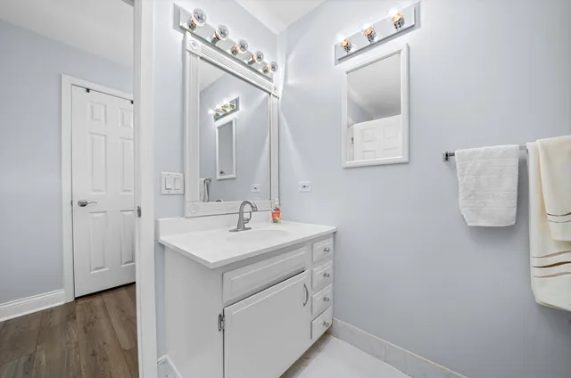 $299,900 | 136 Wolcott Court, Unit O2, Schaumburg, IL 60193