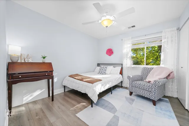 $299,900 | 136 Wolcott Court, Unit O2, Schaumburg, IL 60193