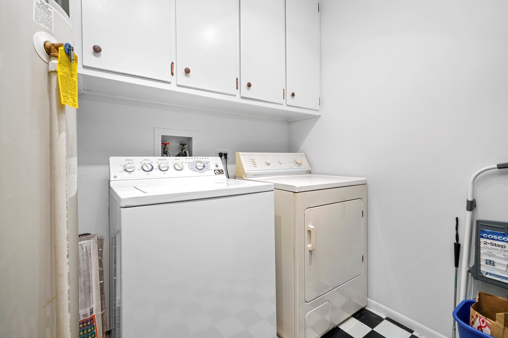 136 Wolcott Court, Unit O2 Schaumburg, IL 60193 - Photo 19 of 31 a utility room with dryer and washer