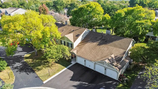 $299,900 | 136 Wolcott Court, Unit O2, Schaumburg, IL 60193