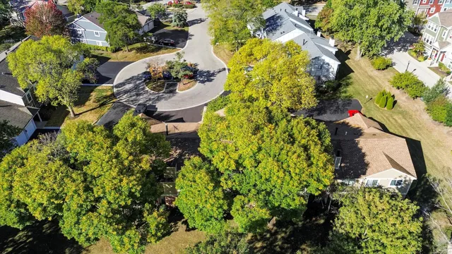 $299,900 | 136 Wolcott Court, Unit O2, Schaumburg, IL 60193