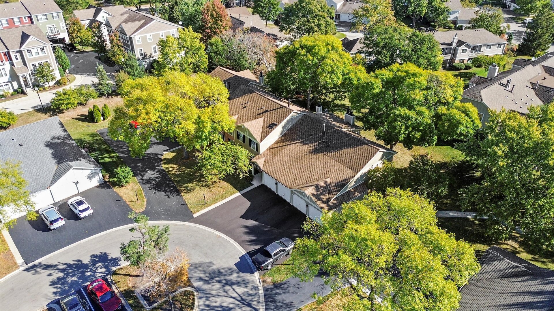 136 Wolcott Court, Unit O2 Schaumburg, IL 60193 - Photo 30 of 31 an aerial view of a house with a yard