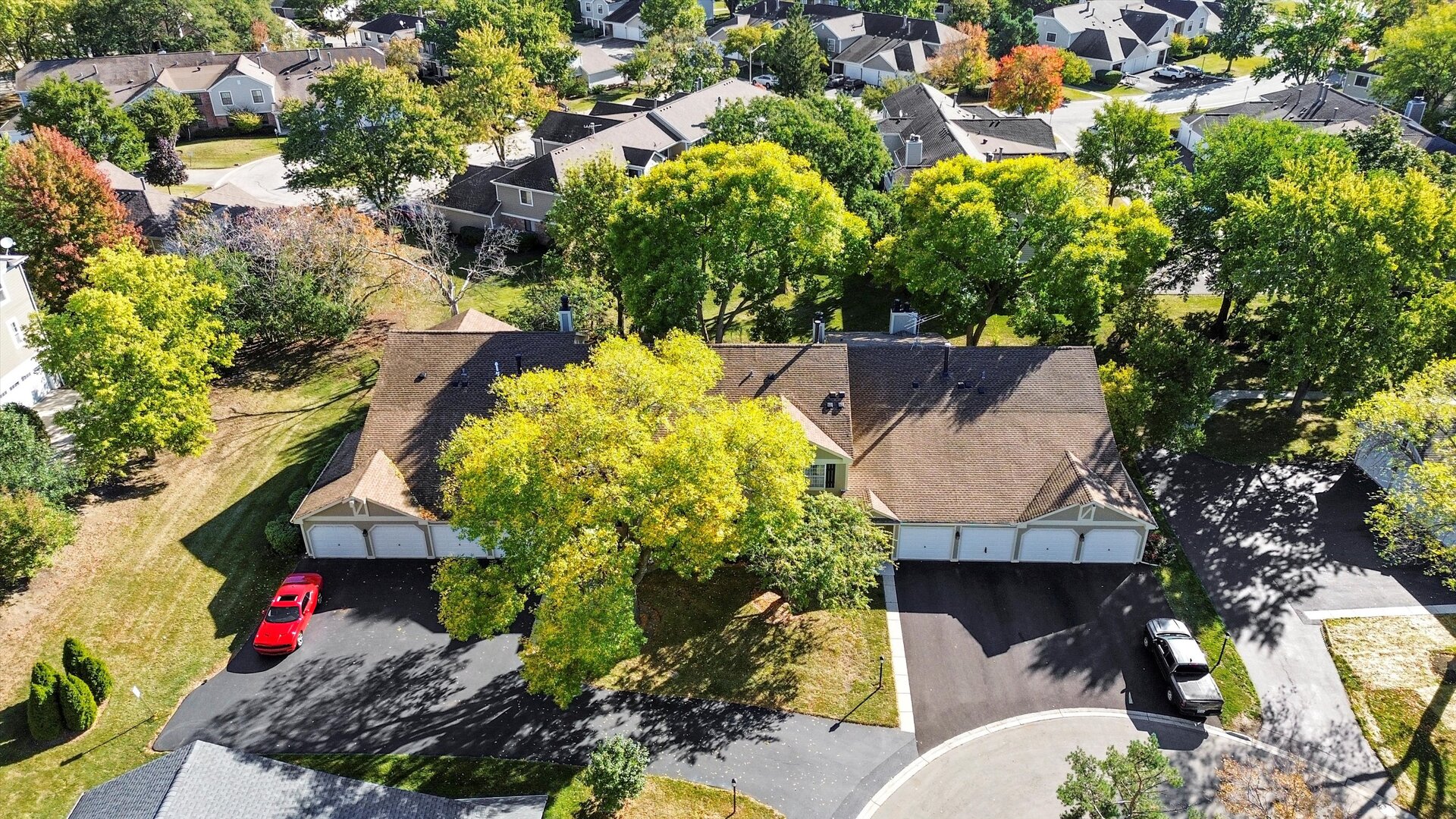 136 Wolcott Court, Unit O2 Schaumburg, IL 60193 - Photo 31 of 31 a aerial view of a house with a yard and garden