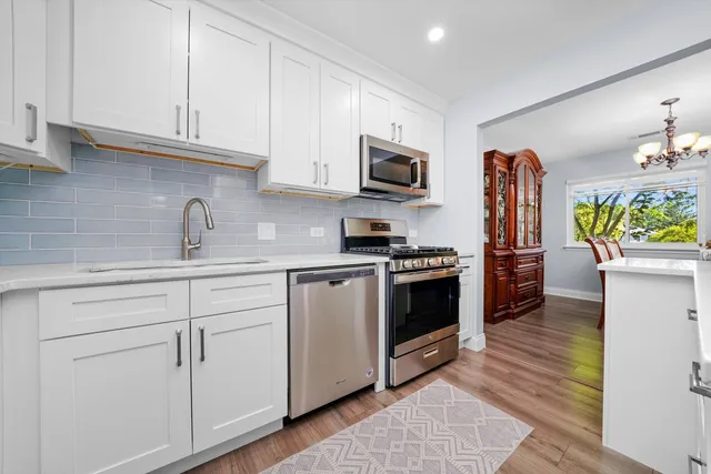 $299,900 | 136 Wolcott Court, Unit O2, Schaumburg, IL 60193