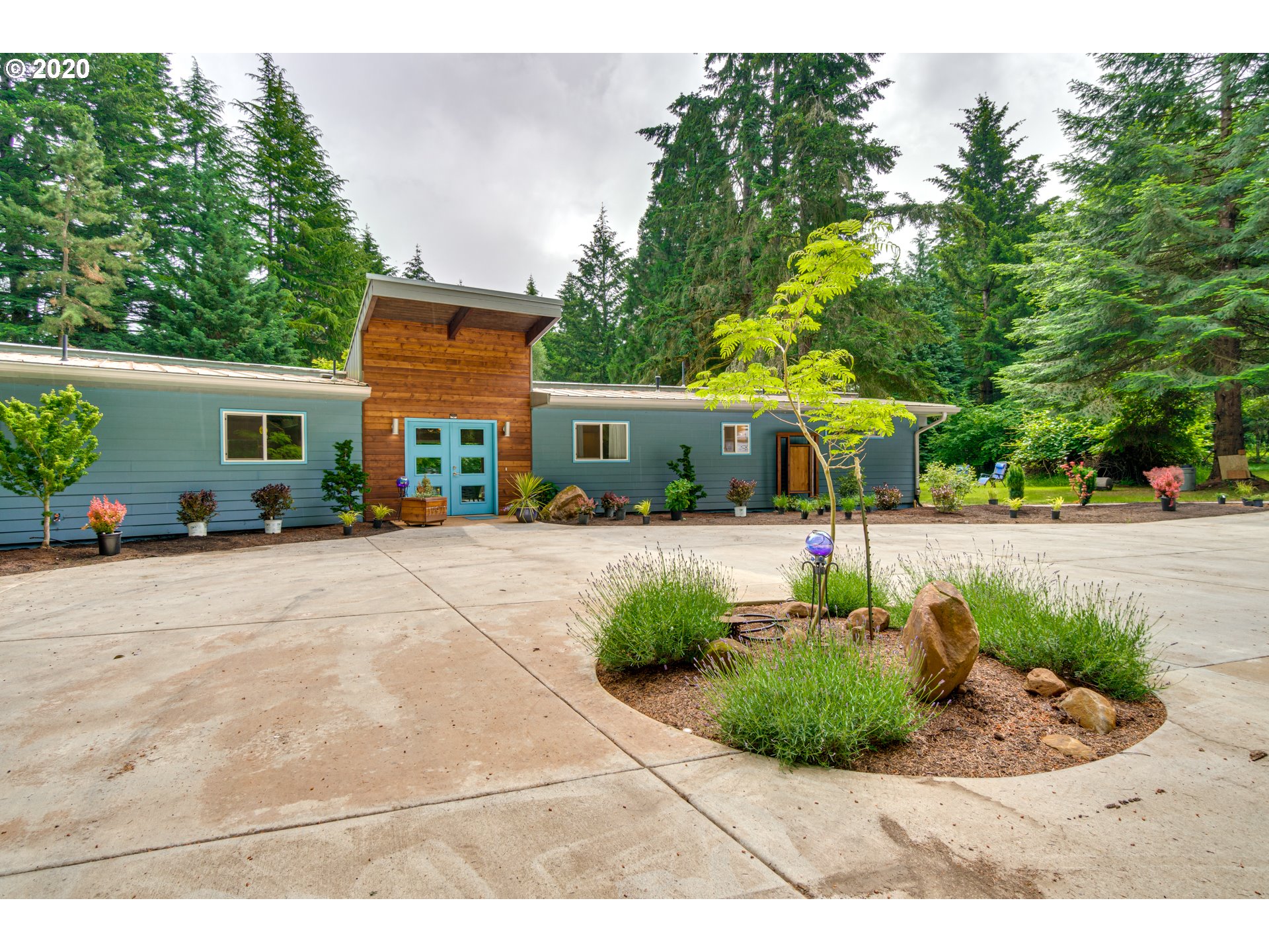 19971 South Ferguson Road Oregon City, OR 97045 - Photo 1 of 32 a front view of a house with a yard
