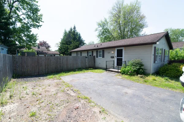 $310,000 | 15 Maryland Avenue, Colonie, NY 12205