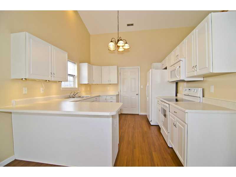 9852 Herald Square Fishers, IN 46038 - Photo 3 of 16 Gallery Image 3