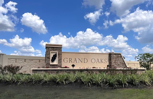 a sign that is sitting on the side of a road