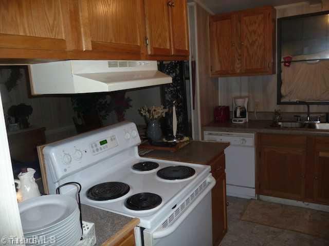 3074 Volunteer Road Pinnacle, NC 27043 - Photo 10 of 16 Kitchen.