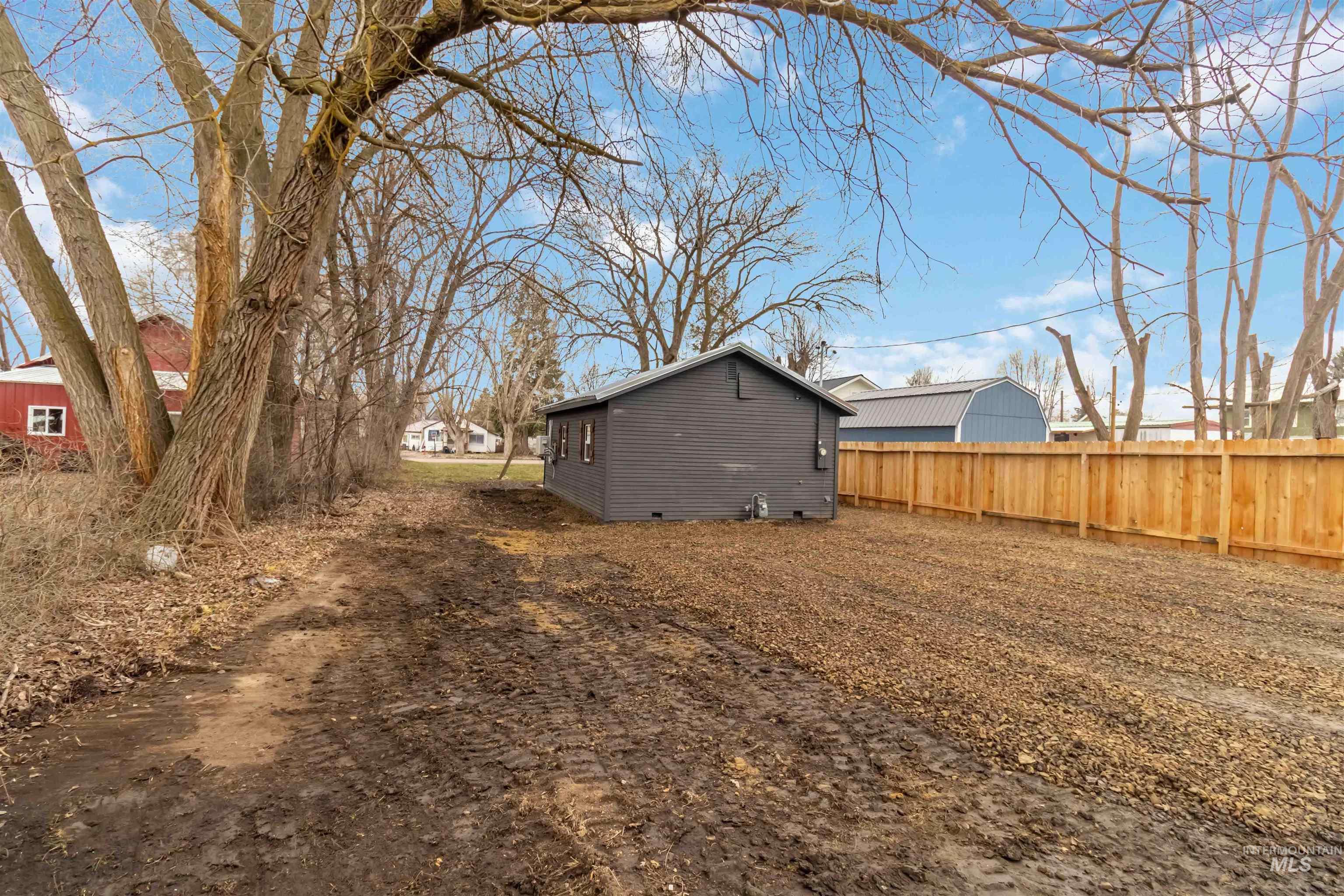 1012 East Main Street Weiser, ID 83672 - Photo 15 of 15 View of yard