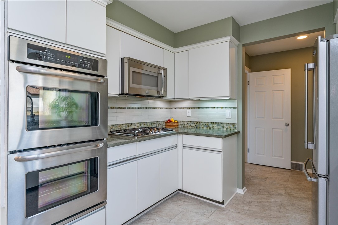 369 Lowden Point Road Greece, NY 14612 - Photo 17 of 50