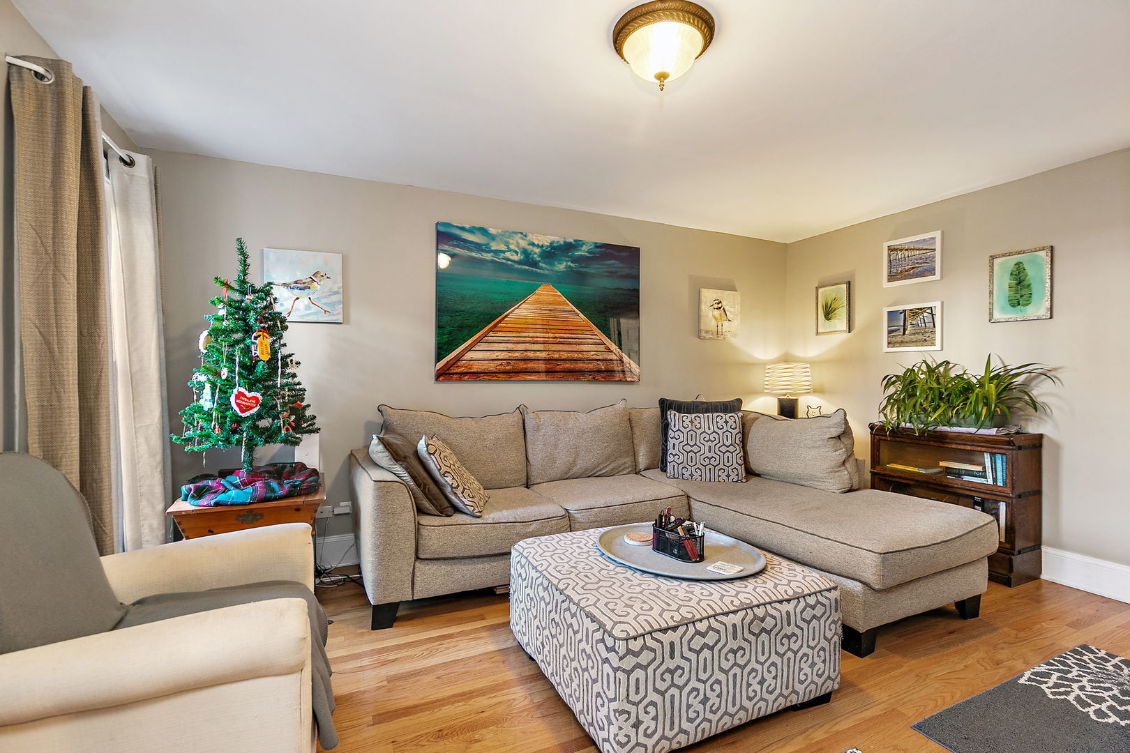 271 Dupage Street Elgin, IL 60120 - Photo 18 of 27 a living room with furniture