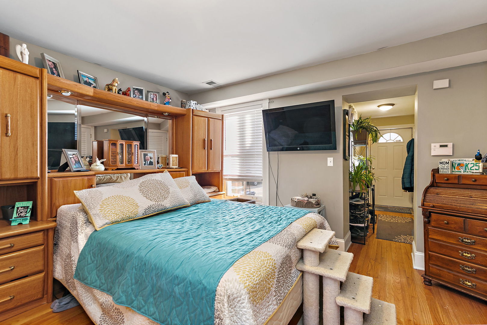 271 Dupage Street Elgin, IL 60120 - Photo 21 of 27 a living room with furniture and a flat screen tv