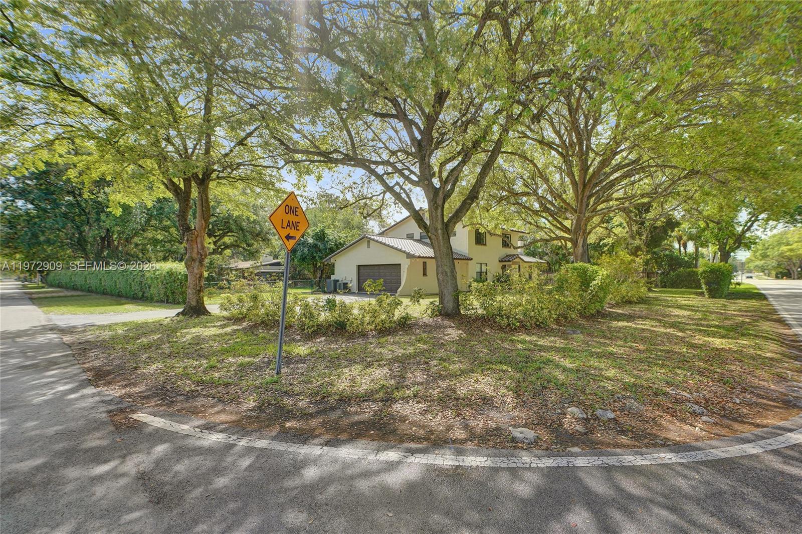 9901 Southwest 79th Avenue Miami, FL 33156 - Photo 5 of 39