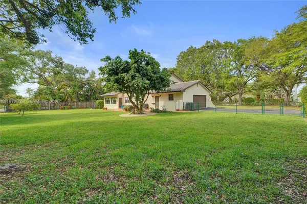 $7,400 | 9901 Southwest 79th Avenue, Miami, FL 33156