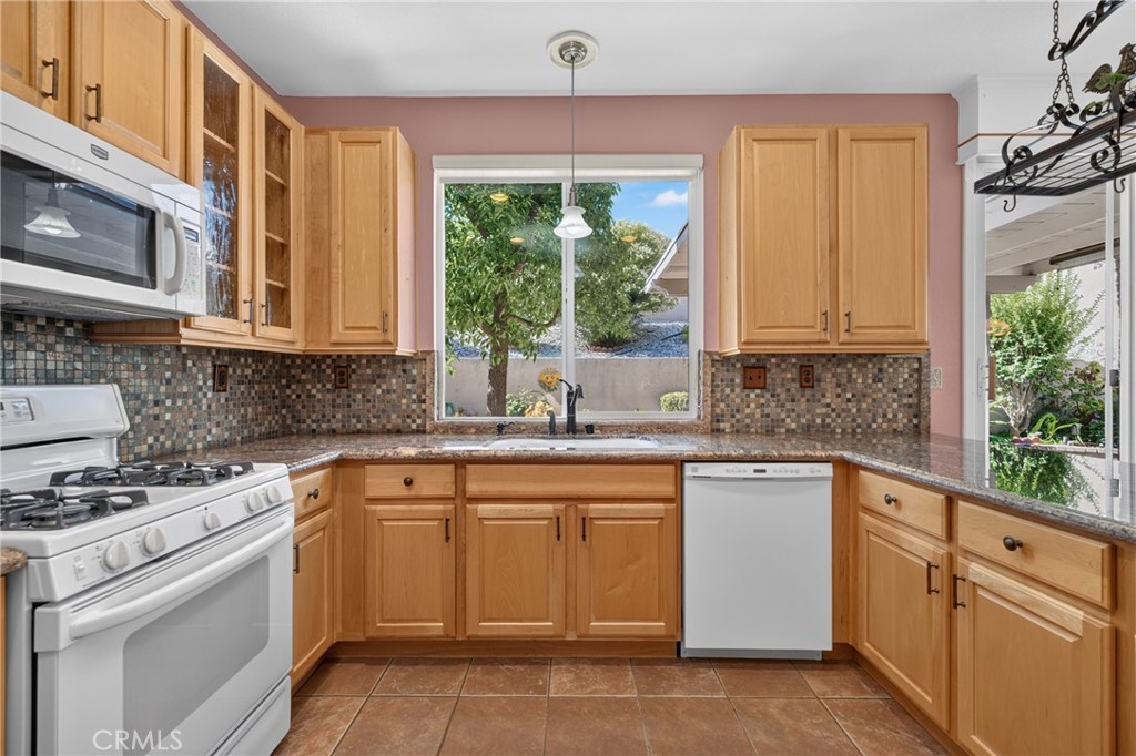 5001 Rio Bravo Drive Banning, CA 92220 - Photo 20 of 38 Kitchen