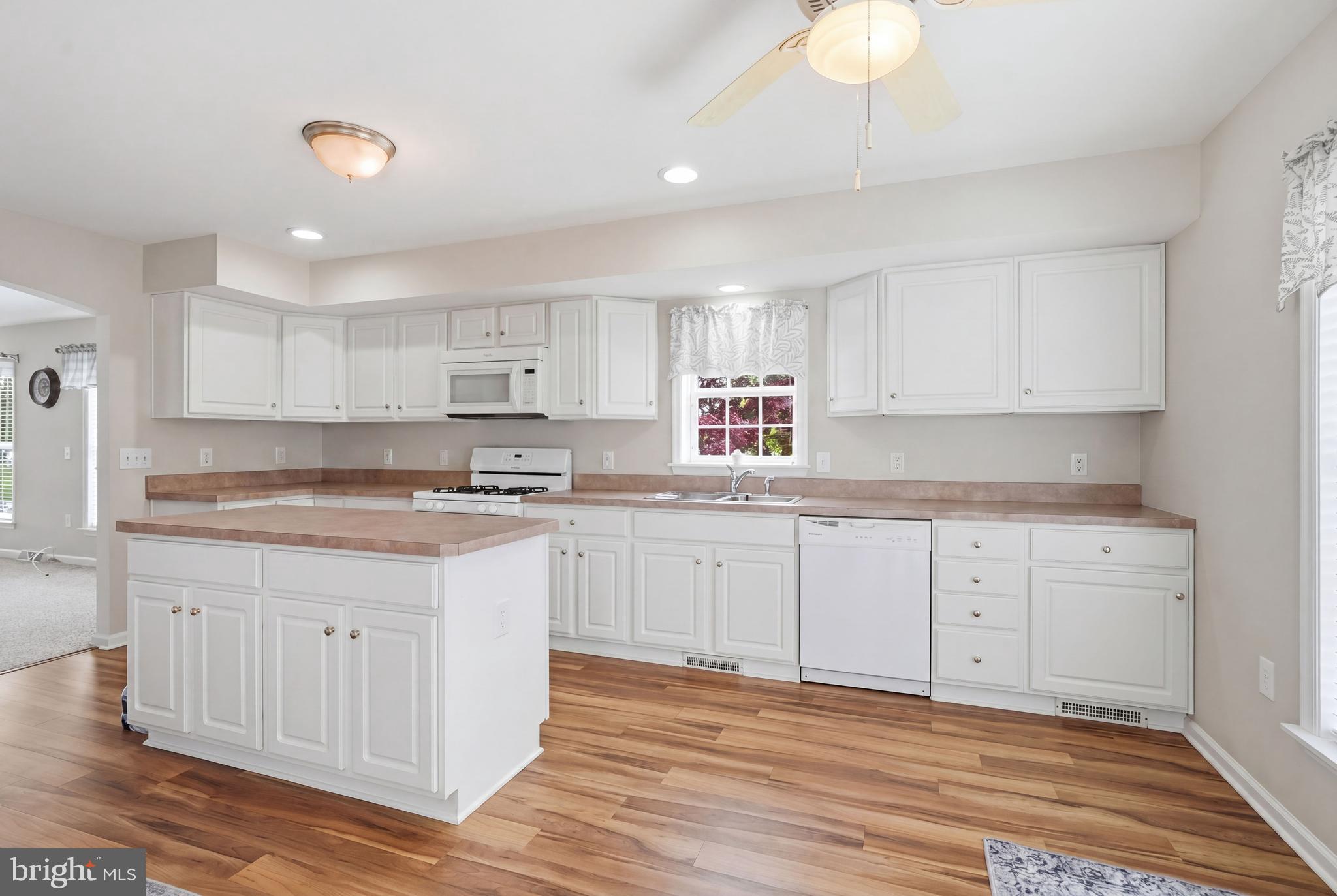 430 Rt Us 9 Street South, Unit 137 Marmora, NJ 08223 - Photo 8 of 24 a kitchen with granite countertop white cabinets and white appliances