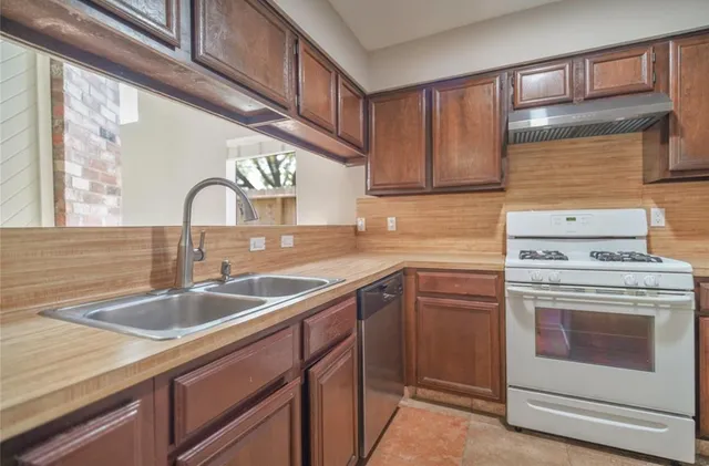 $1,925 | 1403 Valley Landing Drive, Katy, TX 77450