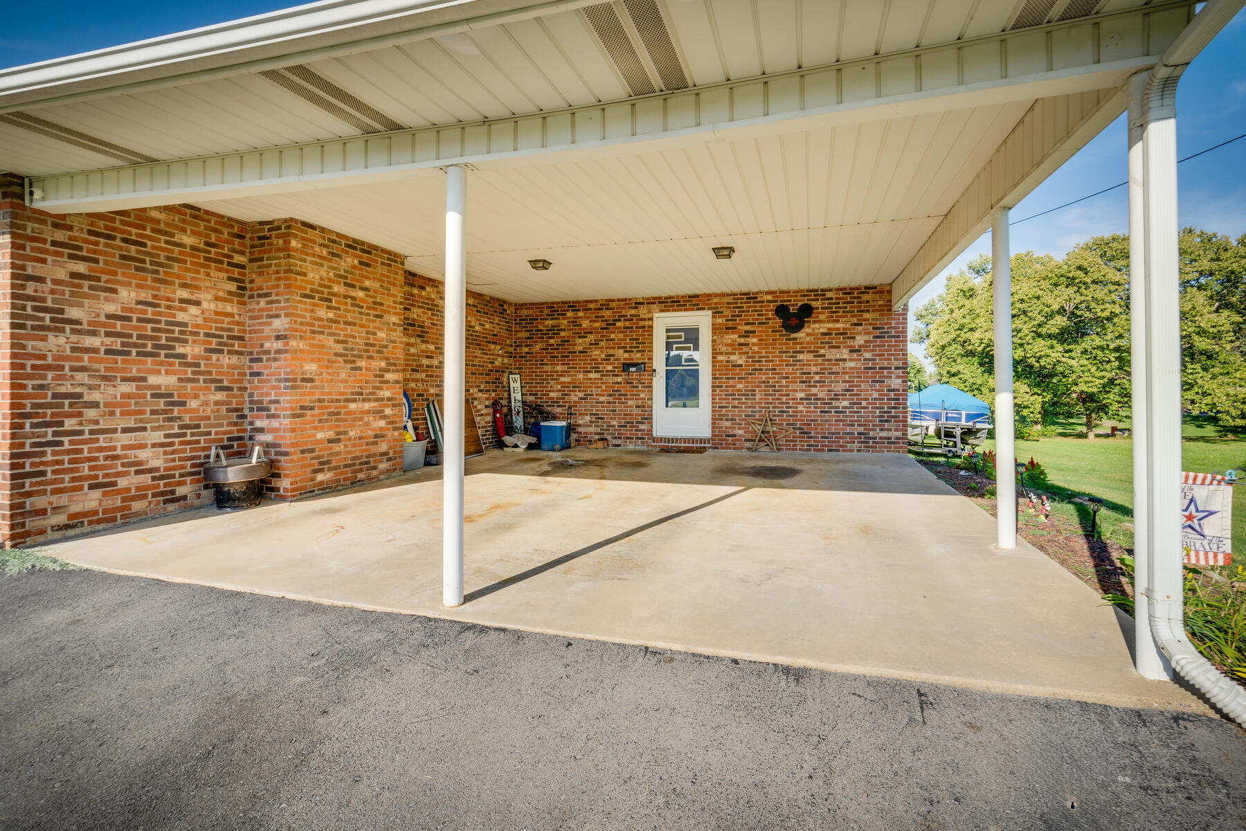 304 Allison Road Piney Flats, TN 37686 - Photo 3 of 34 004