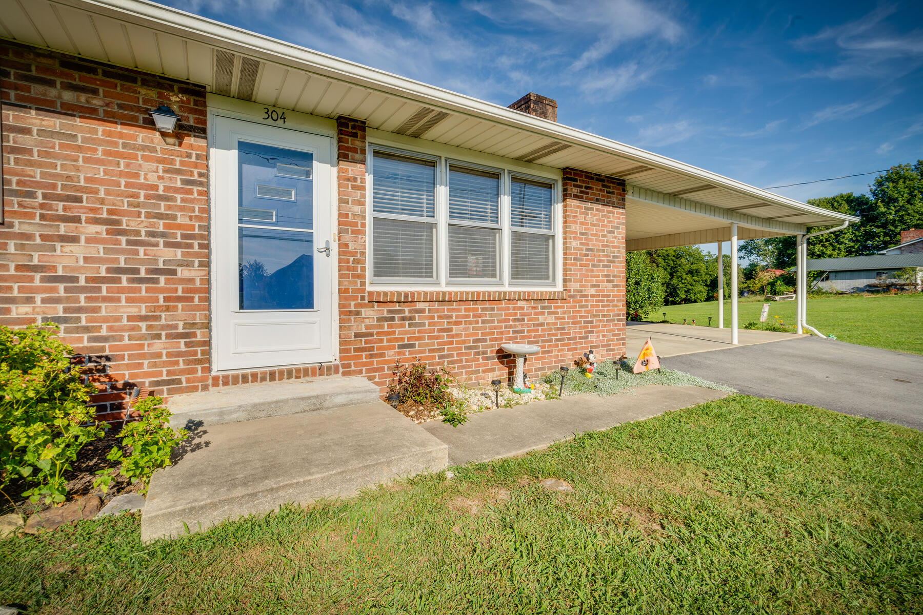 304 Allison Road Piney Flats, TN 37686 - Photo 4 of 34 005
