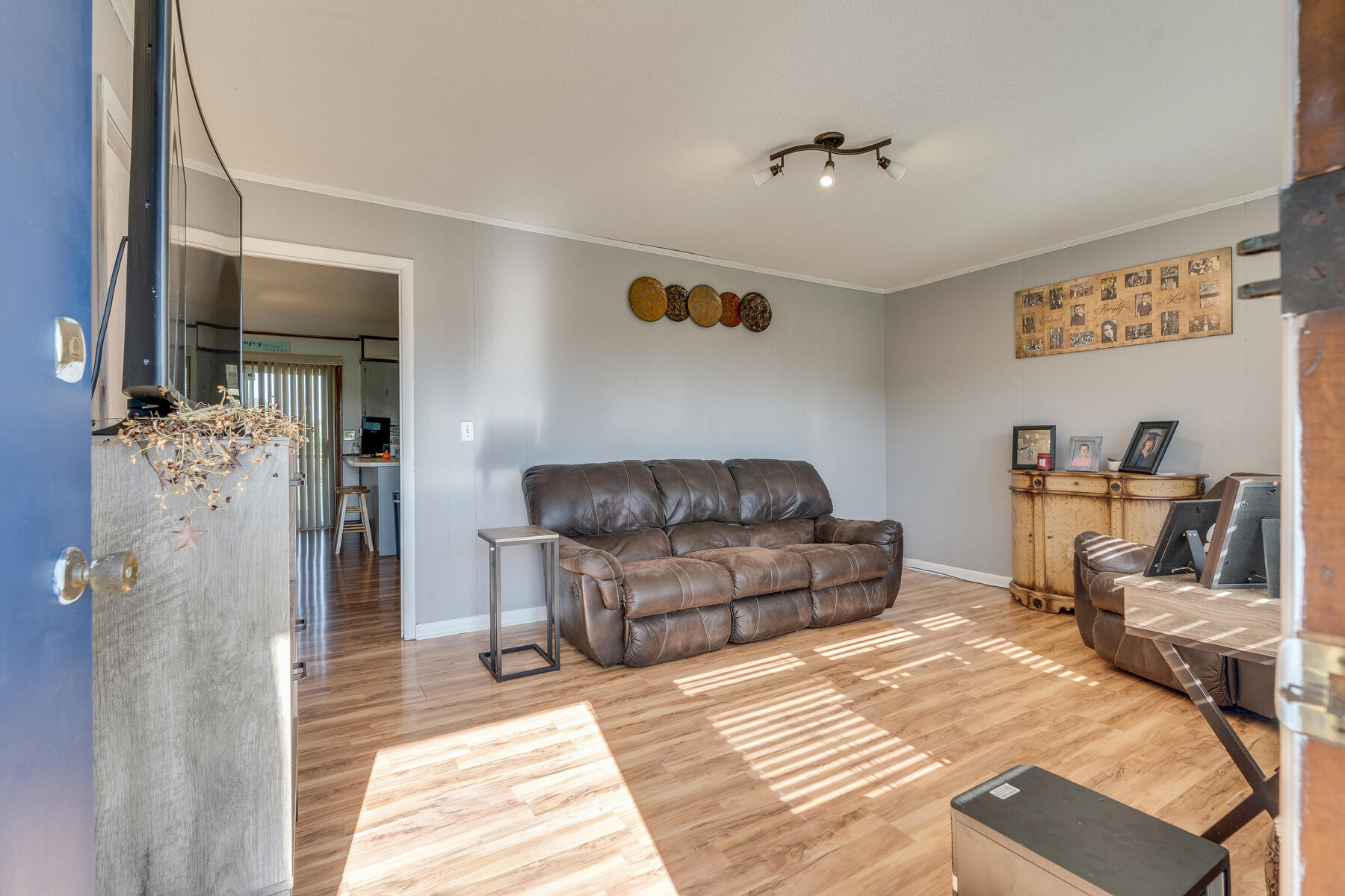 304 Allison Road Piney Flats, TN 37686 - Photo 5 of 34 006