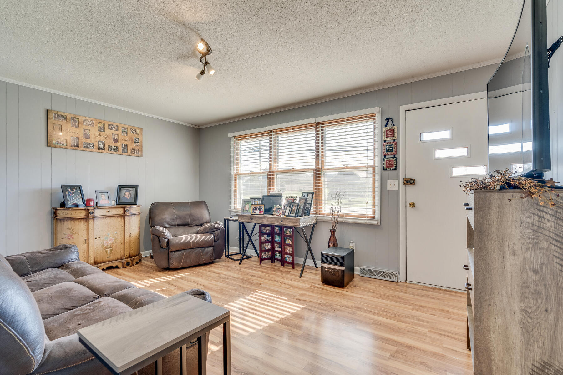304 Allison Road Piney Flats, TN 37686 - Photo 7 of 34 007