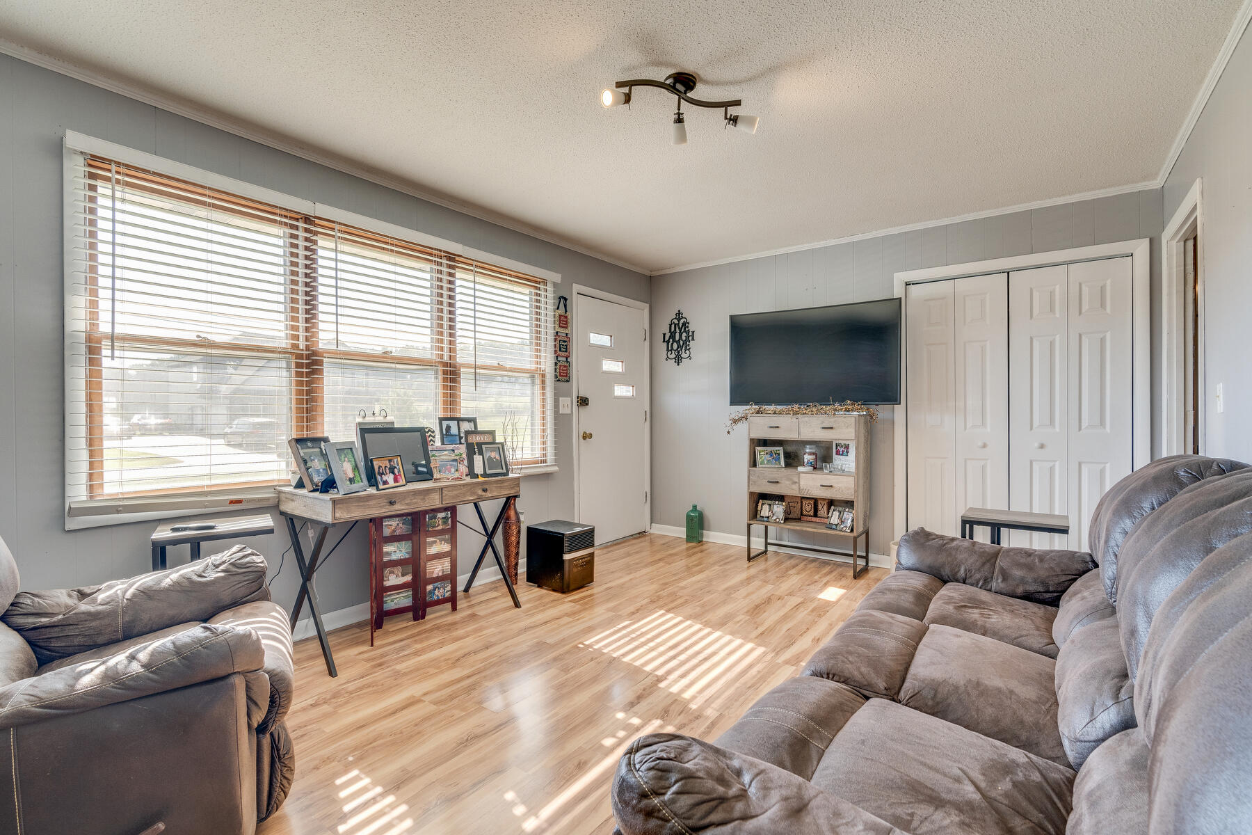 304 Allison Road Piney Flats, TN 37686 - Photo 8 of 34 008