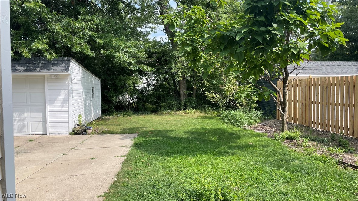 3573 Silsby Road Cleveland, OH 44118 - Photo 27 of 29 Private back yard with one car garage and added parking space.