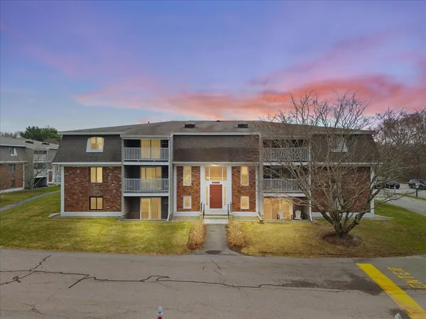 $339,999 | 220 Bedford Street, Unit 11, Bridgewater, MA 02324
