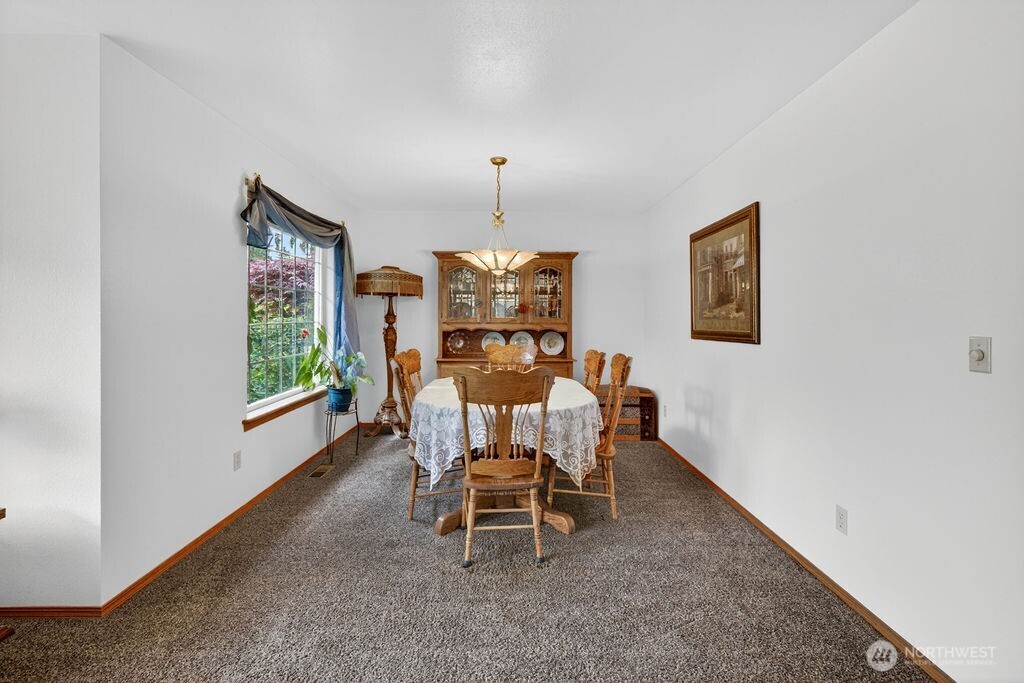 2105 Sutton Place Wenatchee, WA 98801 - Photo 27 of 39 a dining room with furniture and window