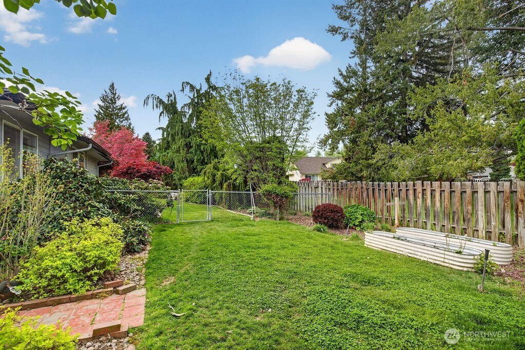 2105 Sutton Place Wenatchee, WA 98801 - Photo 34 of 39 a view of a back yard