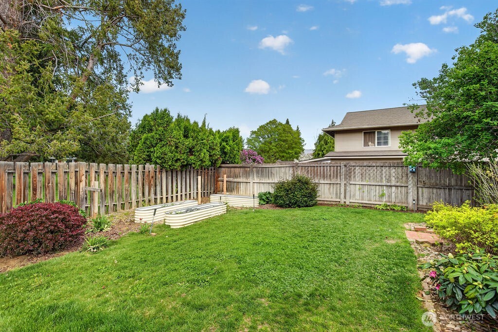2105 Sutton Place Wenatchee, WA 98801 - Photo 36 of 39 a garden view