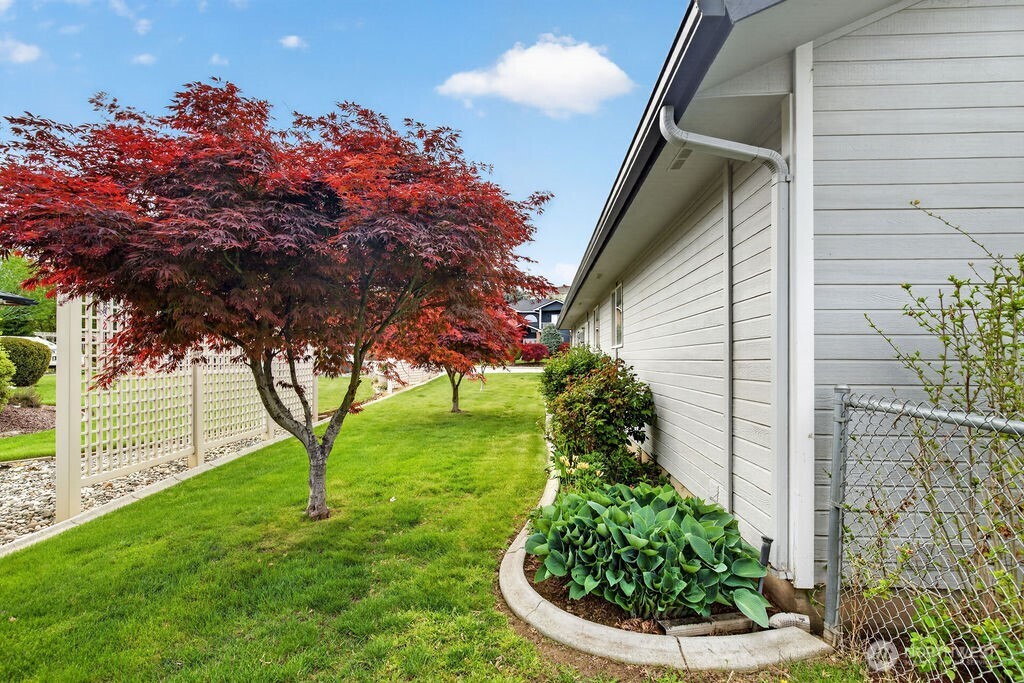 2105 Sutton Place Wenatchee, WA 98801 - Photo 38 of 39 a view of a backyard with plants