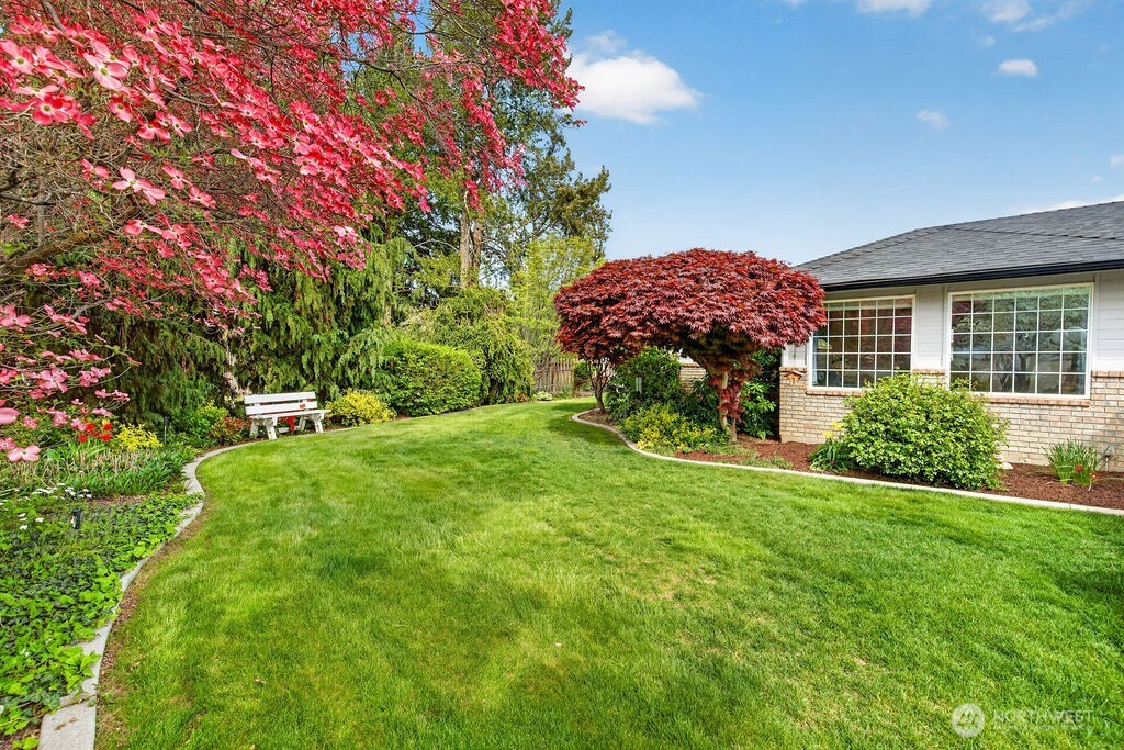 2105 Sutton Place Wenatchee, WA 98801 - Photo 6 of 39 a house view with a garden space