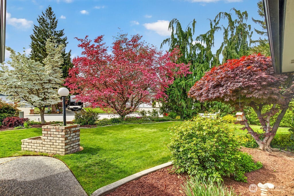 2105 Sutton Place Wenatchee, WA 98801 - Photo 10 of 39 a front view of a house with garden