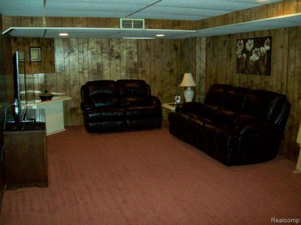 27605 Jean Road Warren, MI 48093 - Photo 21 of 36 100_4503.jpg