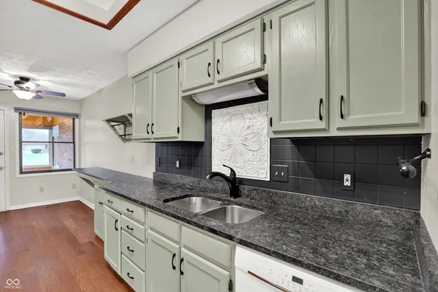 $230,000 | 673 Eagle Crest Drive, Unit 14, Brownsburg, IN 46112