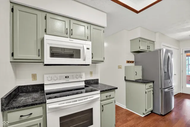 $230,000 | 673 Eagle Crest Drive, Unit 14, Brownsburg, IN 46112