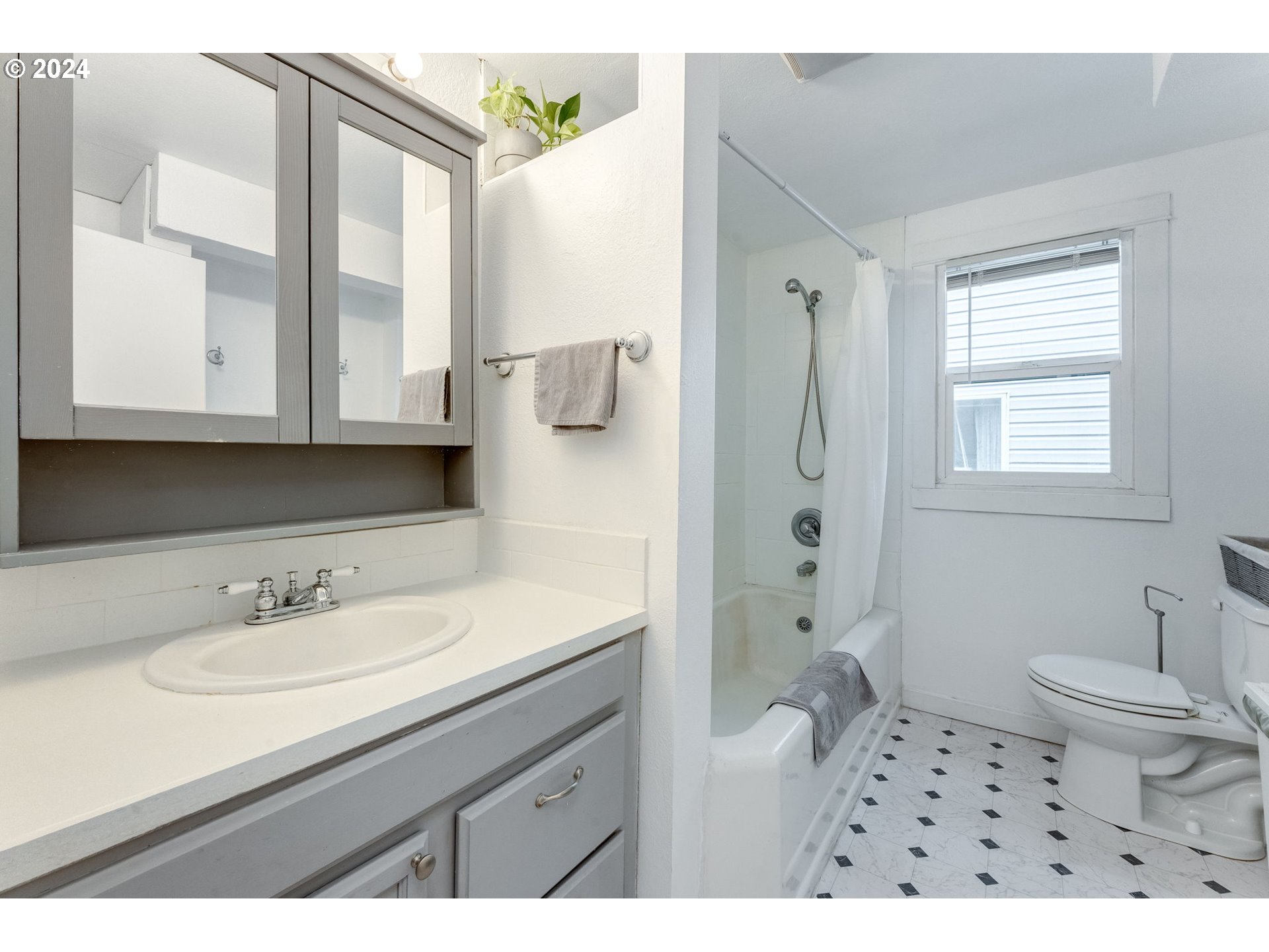 5233 Southeast Rural Street Portland, OR 97206 - Photo 17 of 33 Gallery Image 17