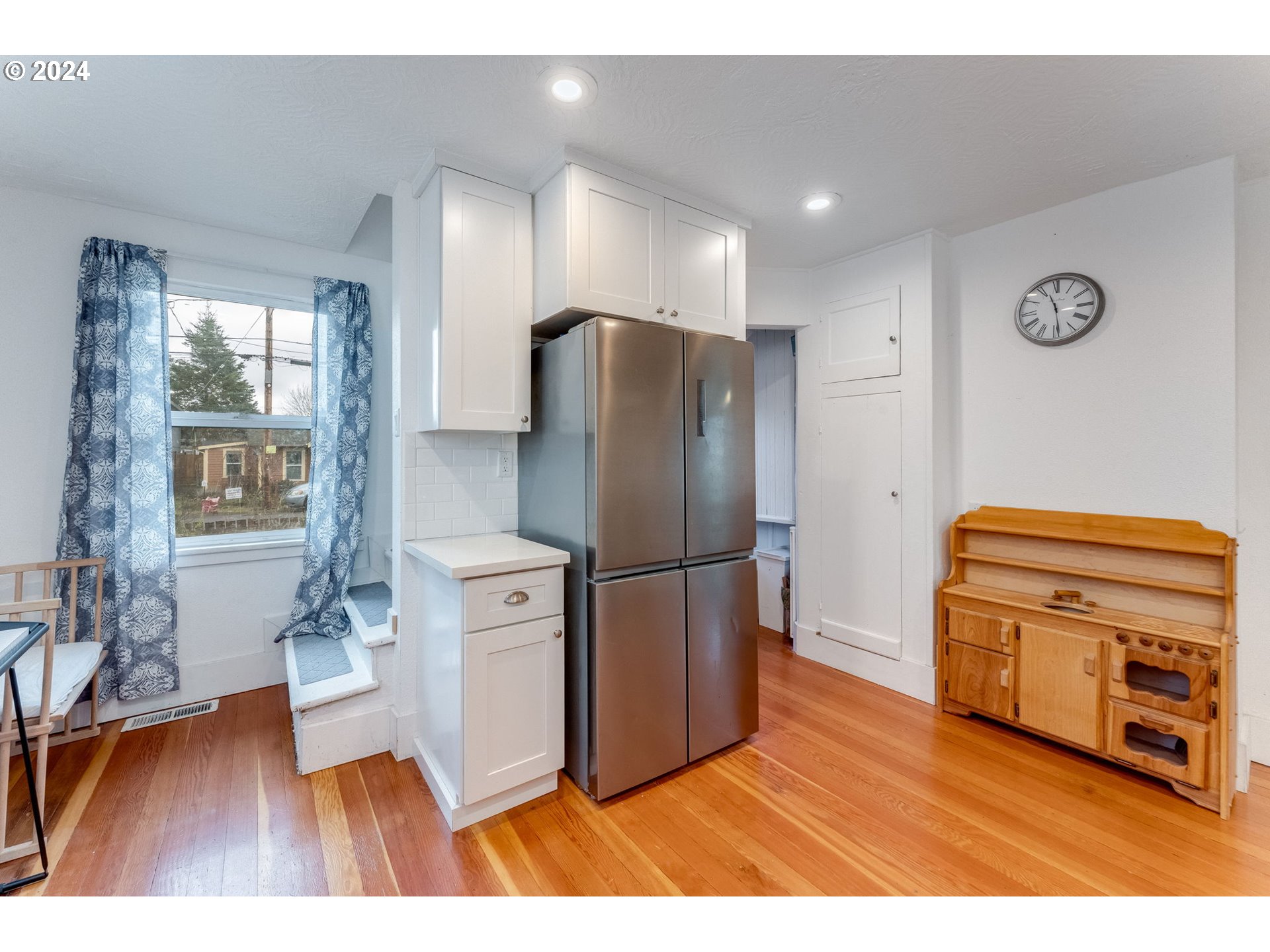 5233 Southeast Rural Street Portland, OR 97206 - Photo 6 of 33 Gallery Image 6