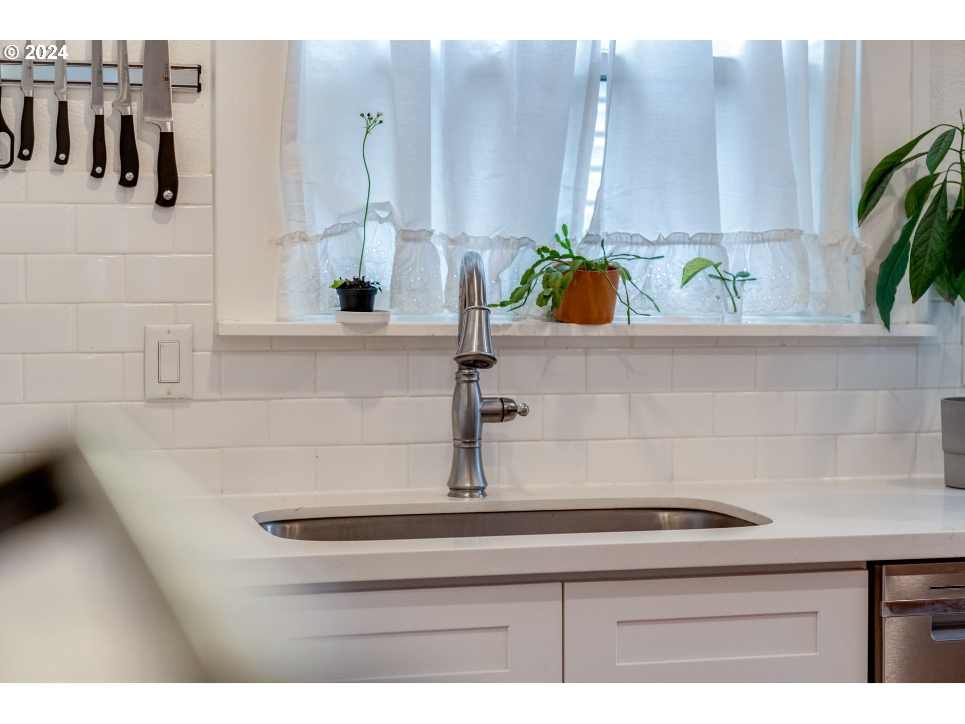 5233 Southeast Rural Street Portland, OR 97206 - Photo 9 of 33 Gallery Image 9