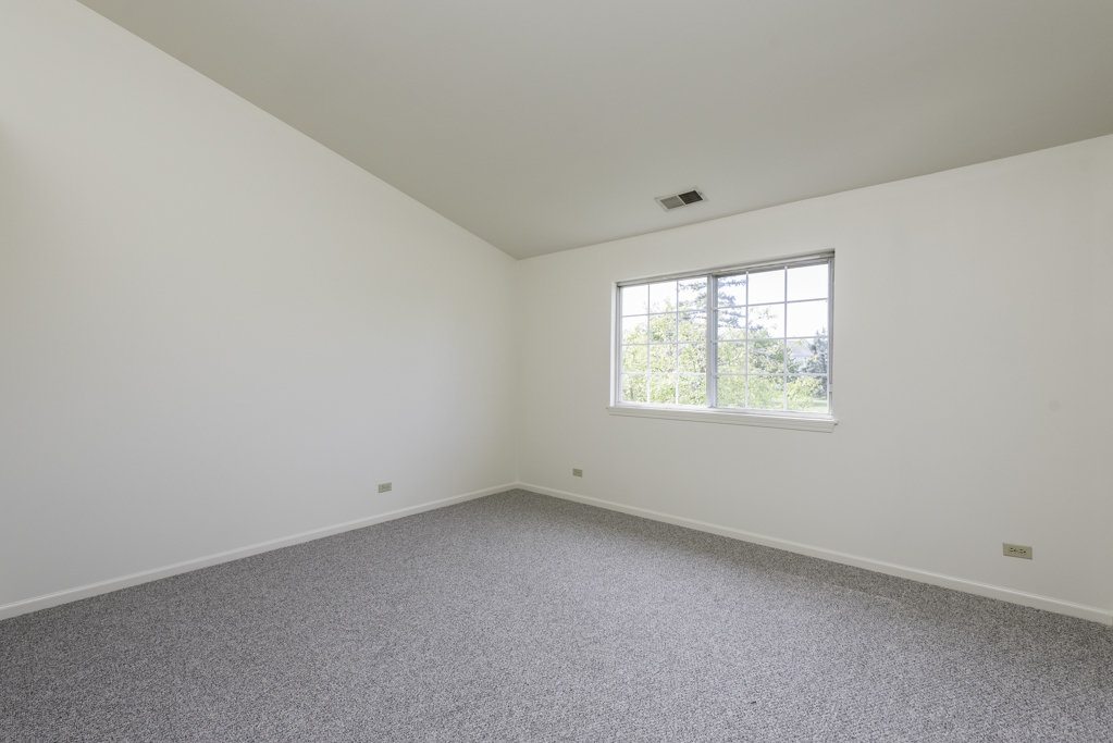 17775 Braewick Road Gurnee, IL 60031 - Photo 13 of 25 an empty room with a window