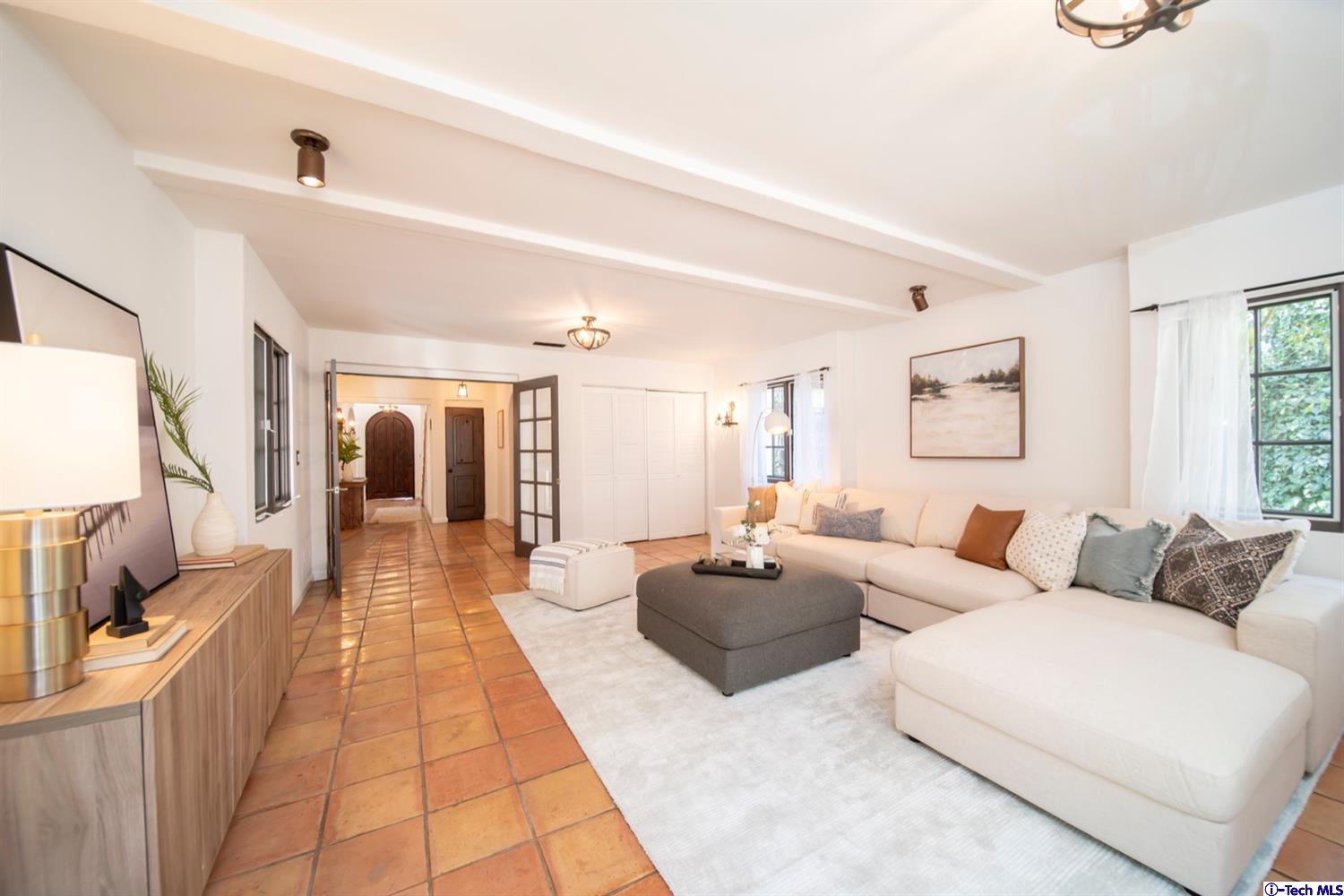 403 West Kenneth Road Glendale, CA 91202 - Photo 11 of 81