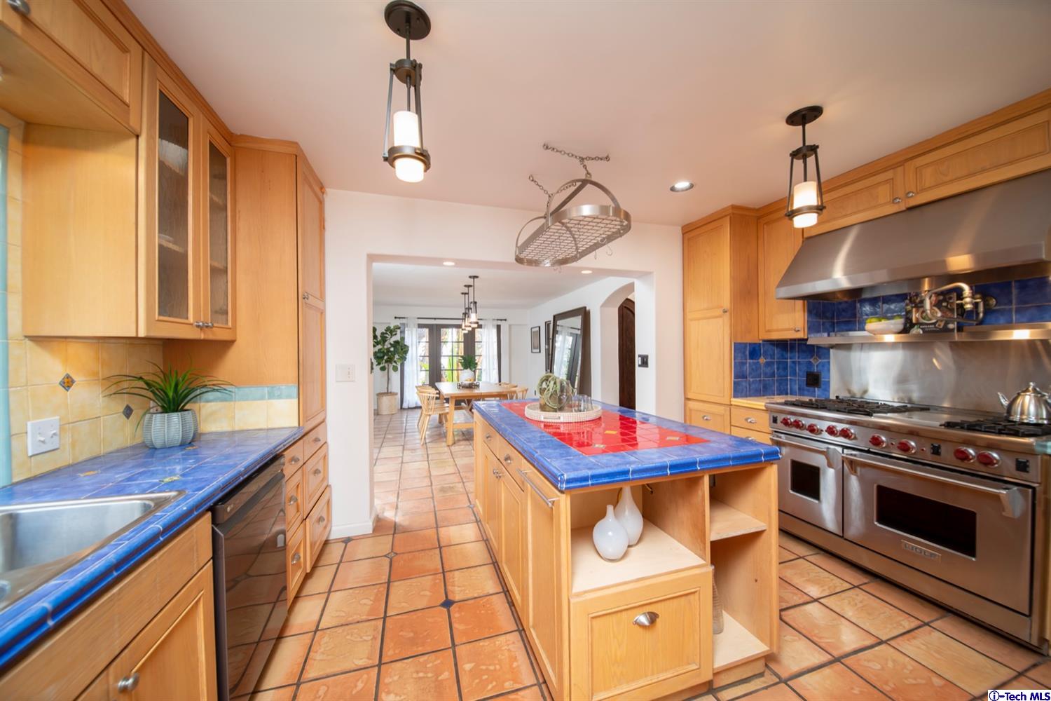 403 West Kenneth Road Glendale, CA 91202 - Photo 16 of 81