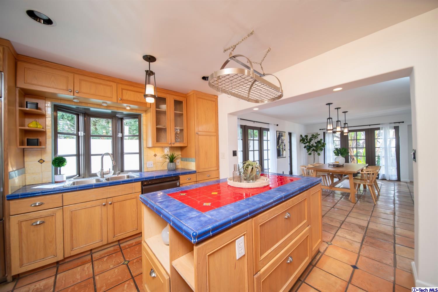 403 West Kenneth Road Glendale, CA 91202 - Photo 17 of 81