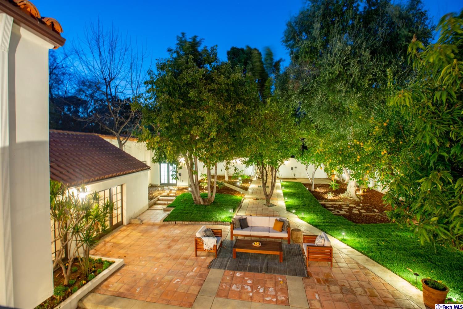 403 West Kenneth Road Glendale, CA 91202 - Photo 3 of 81