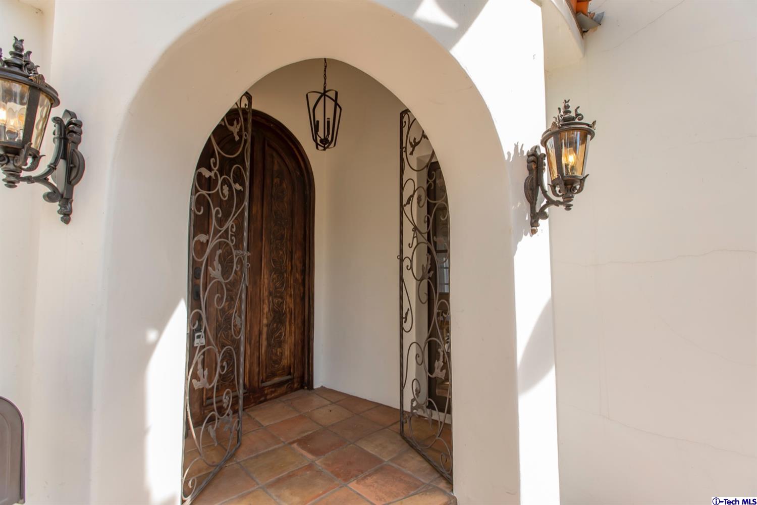 403 West Kenneth Road Glendale, CA 91202 - Photo 4 of 81